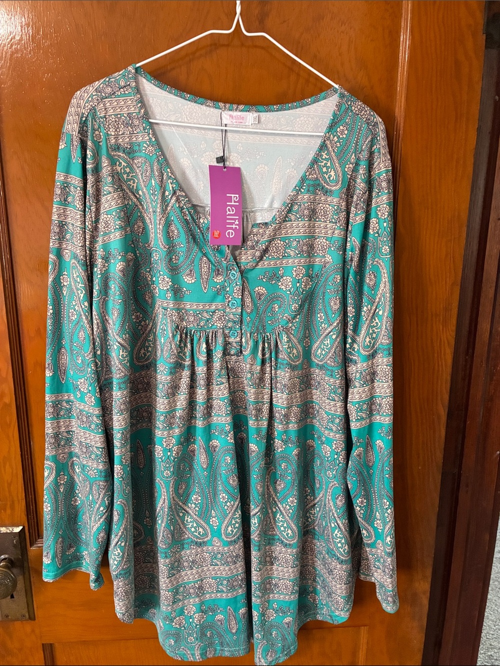 🔥NWT Halife Brand Teal Paisley Long-Sleeve V-Neck Tunic